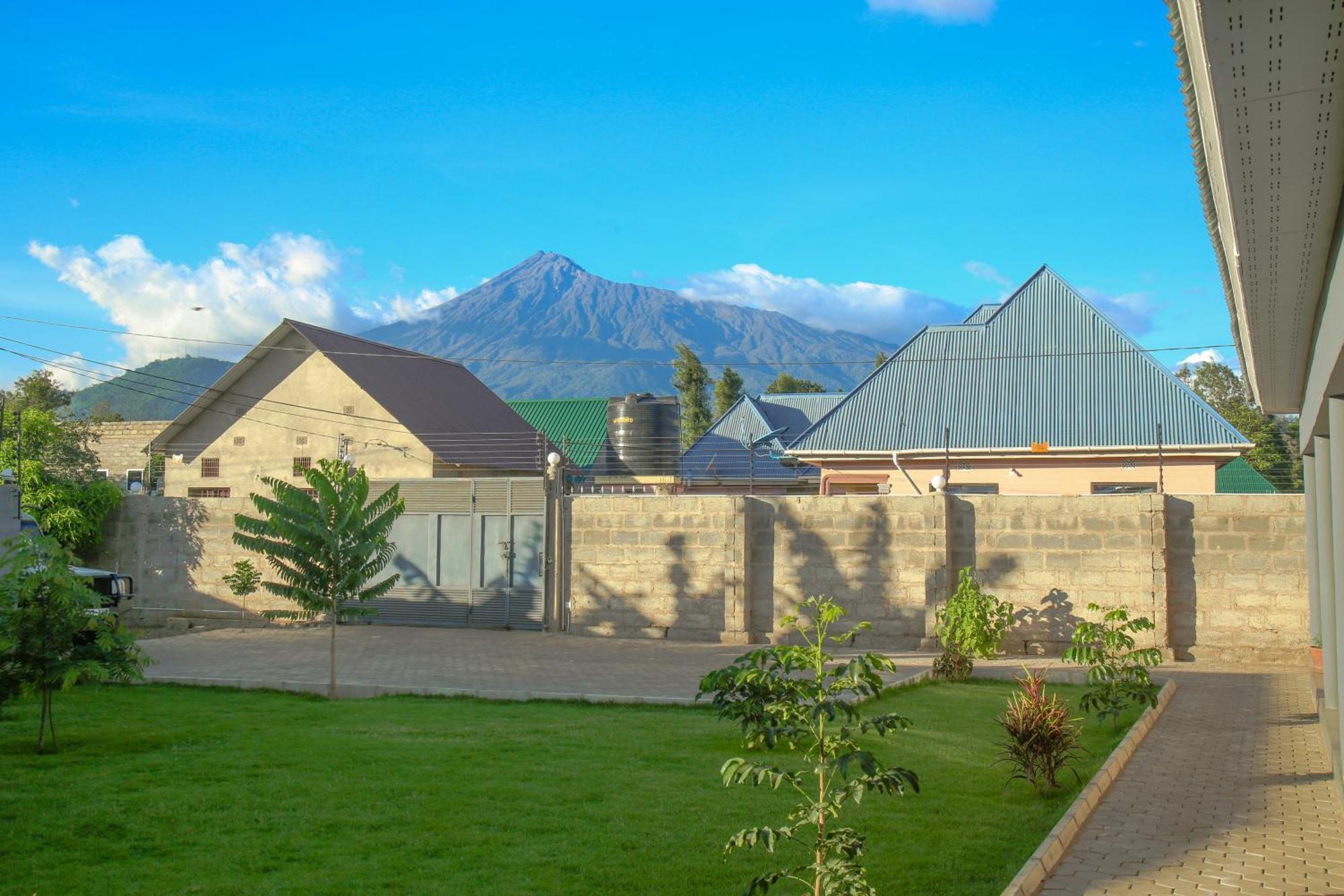 Hakuna Woga Inn Arusha Bagian luar foto