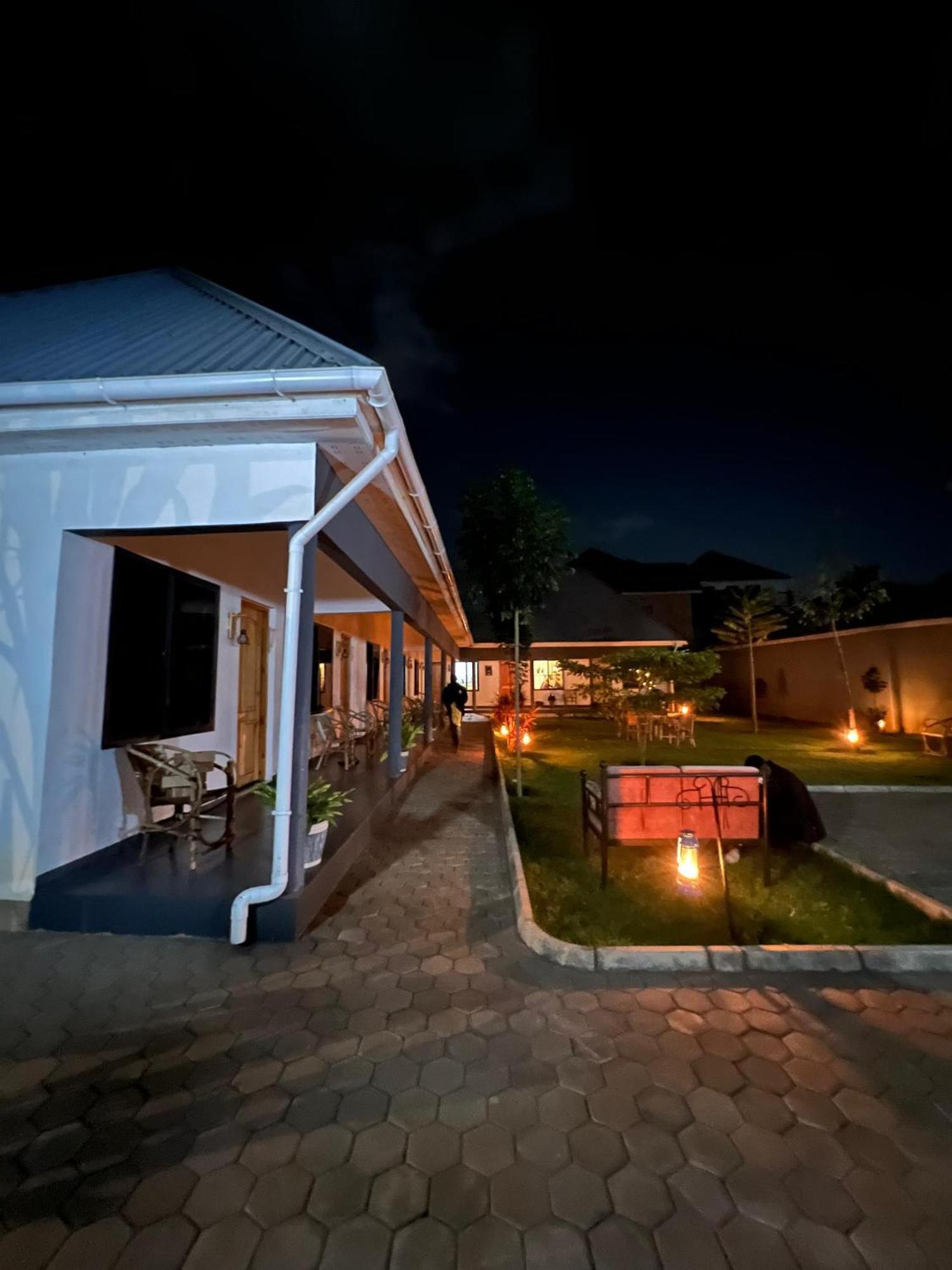 Hakuna Woga Inn Arusha Bagian luar foto